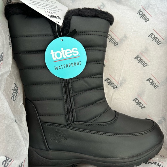 Tote’s Women’s Waterproof Snowboots - Picture 2 of 4
